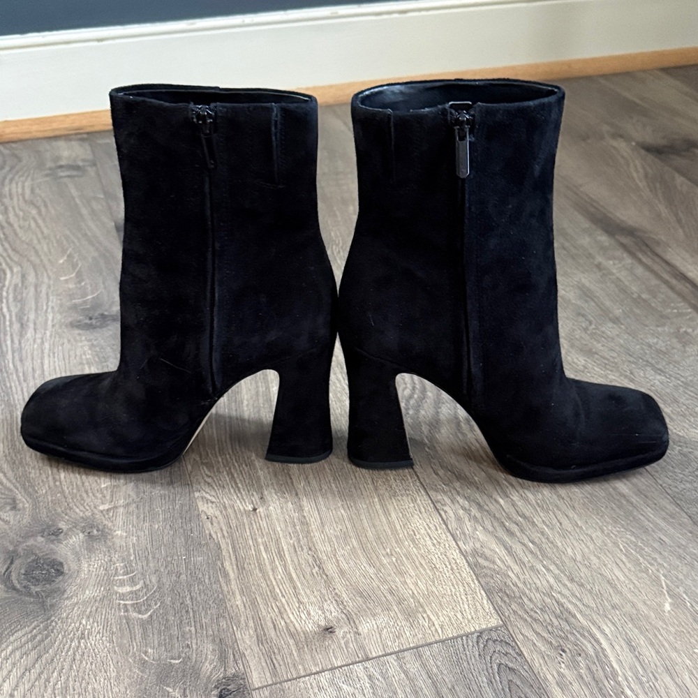 Black high heels - image 2